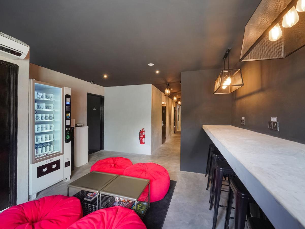 Oyo 89635 Modular Langkawi Capsule Hotel Padang Mat Sirat Экстерьер фото
