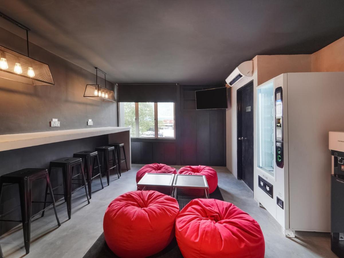 Oyo 89635 Modular Langkawi Capsule Hotel Padang Mat Sirat Экстерьер фото