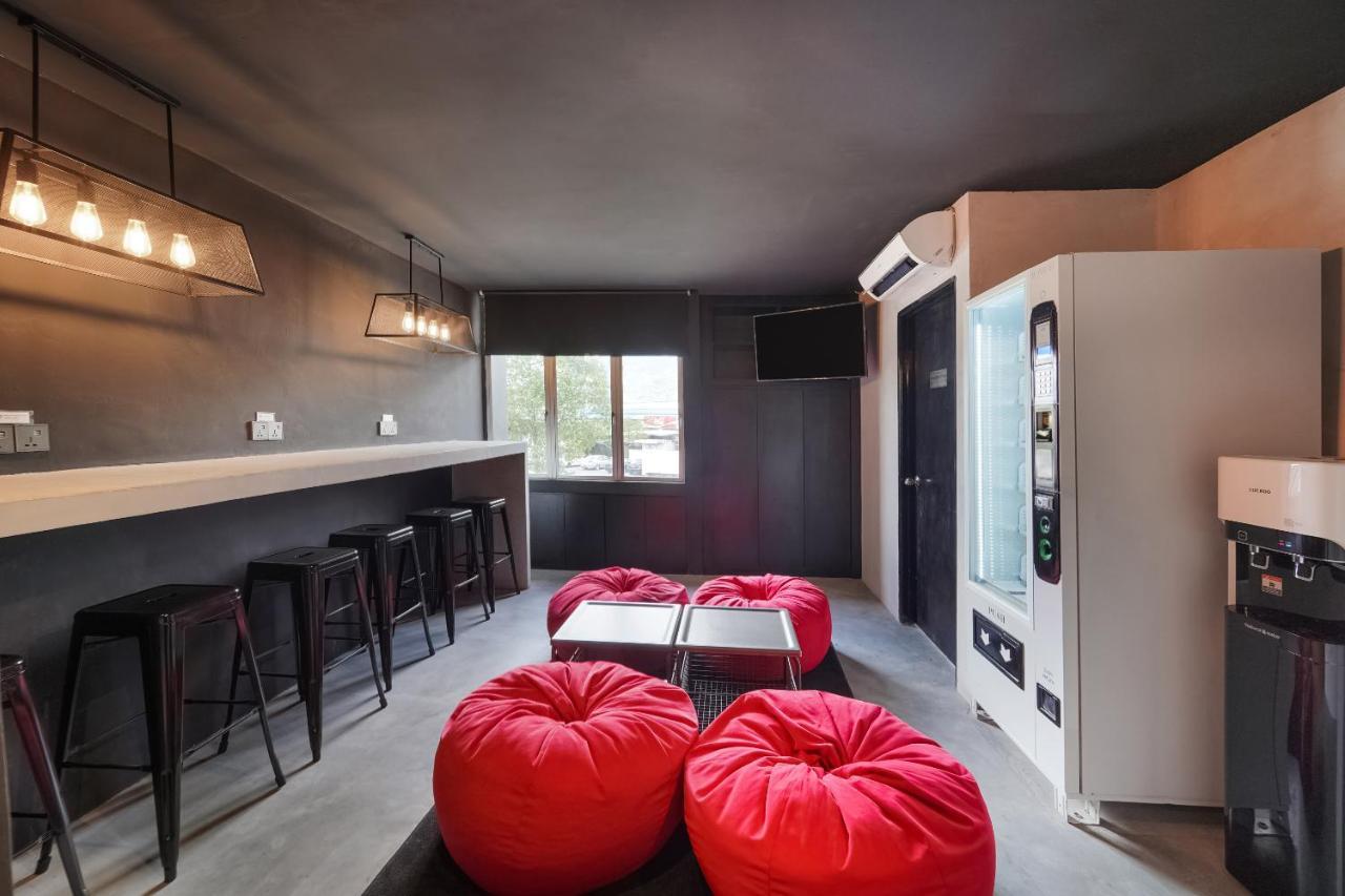 Oyo 89635 Modular Langkawi Capsule Hotel Padang Mat Sirat Экстерьер фото